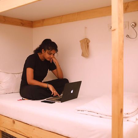 Nap Manor Hostels Mumbai  Buitenkant foto