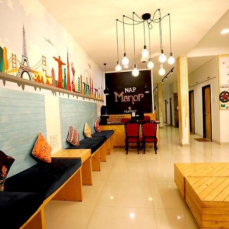 Nap Manor Hostels Mumbai  Buitenkant foto
