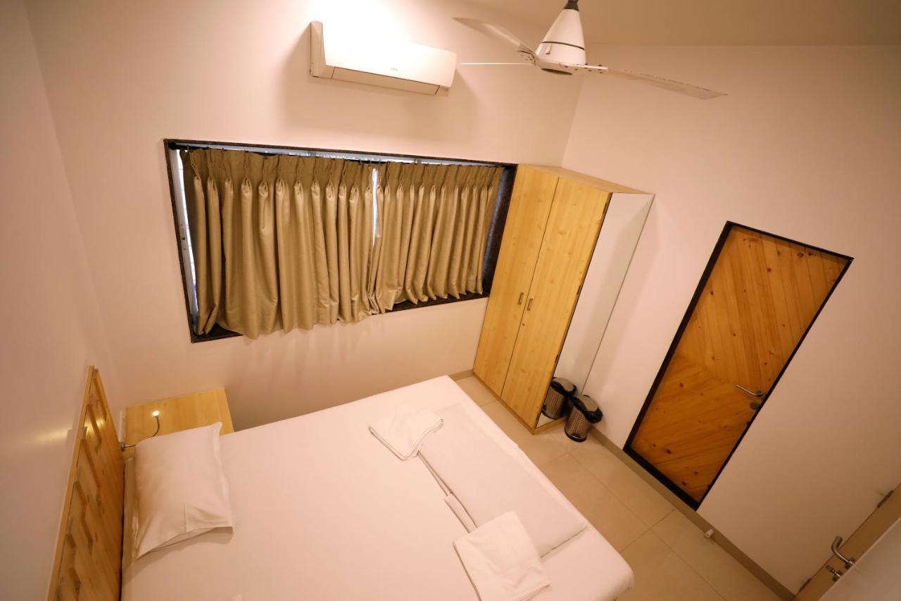 Nap Manor Hostels Mumbai  Buitenkant foto