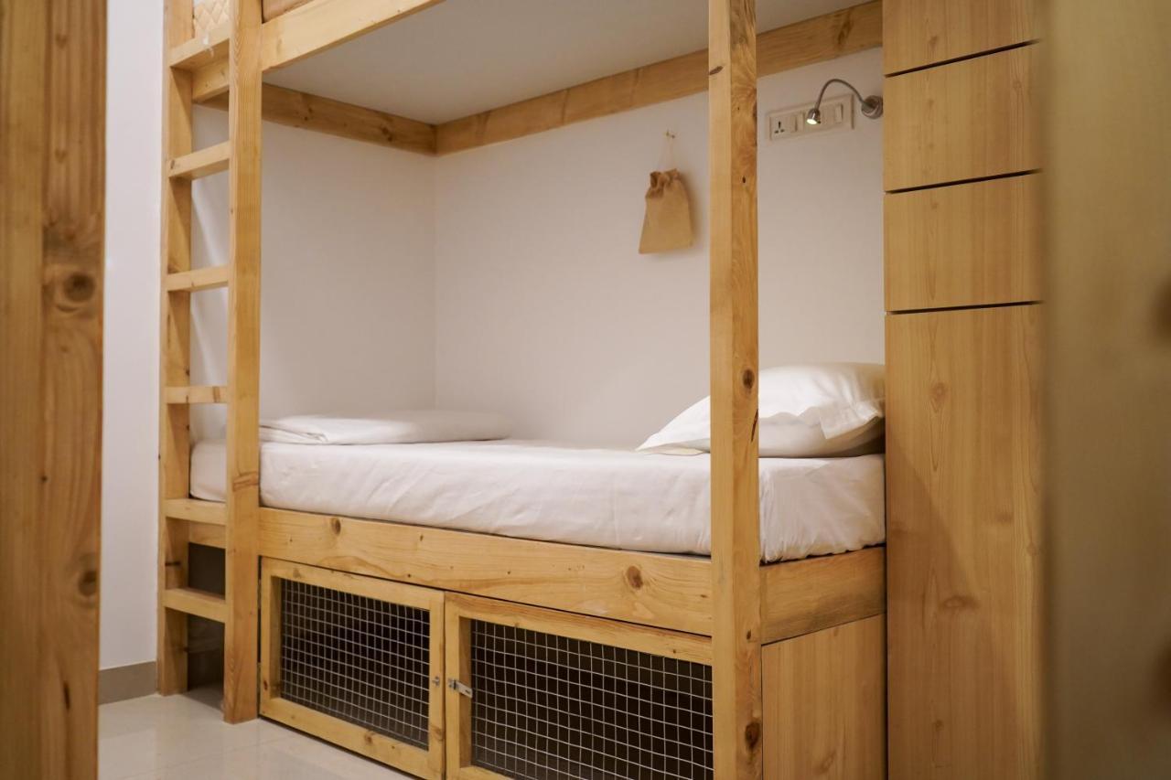 Nap Manor Hostels Mumbai  Buitenkant foto