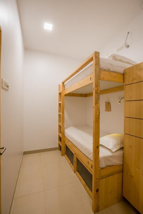 Nap Manor Hostels Mumbai  Buitenkant foto