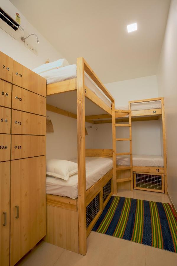 Nap Manor Hostels Mumbai  Buitenkant foto