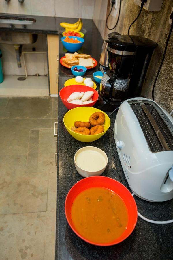 Nap Manor Hostels Mumbai  Buitenkant foto