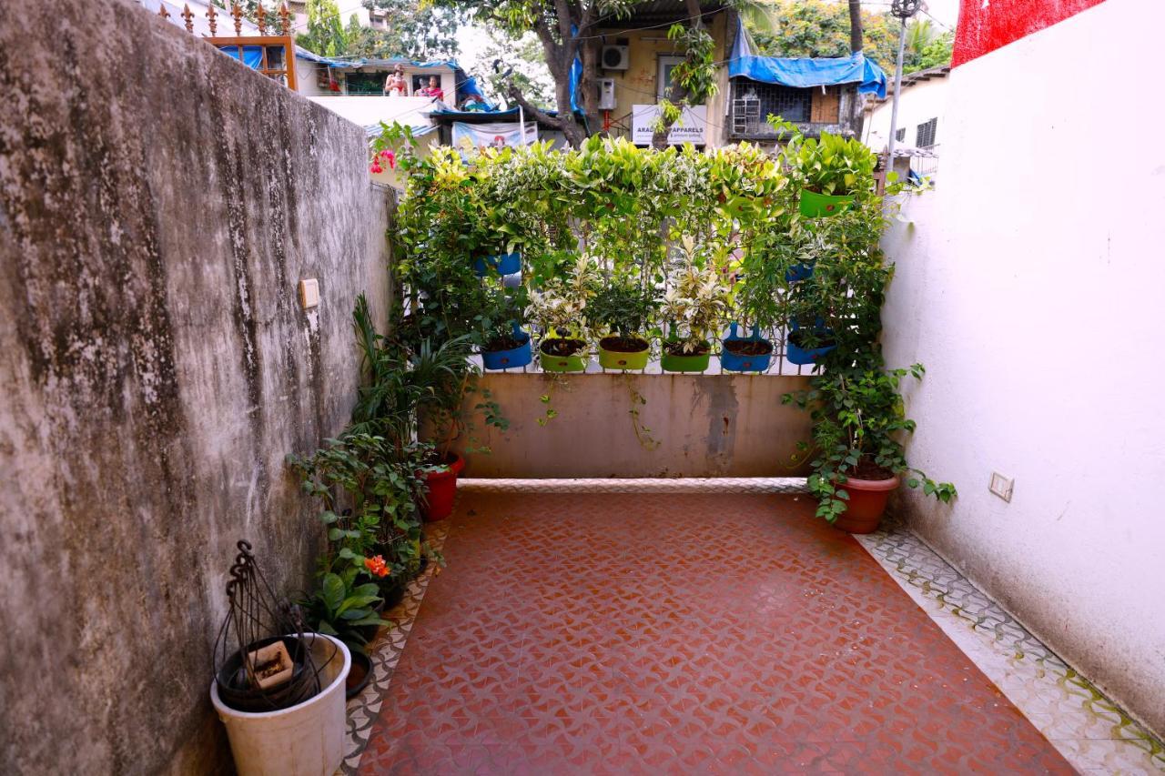 Nap Manor Hostels Mumbai  Buitenkant foto