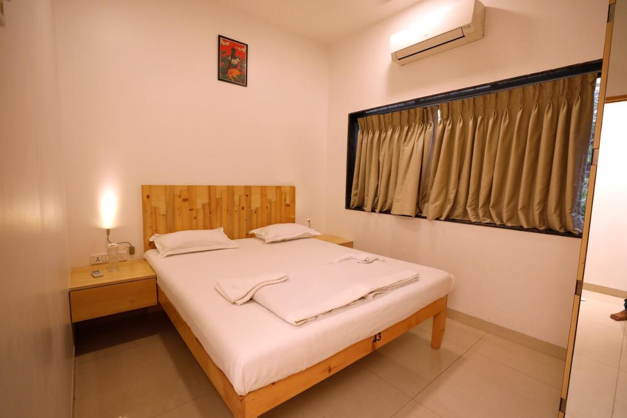 Nap Manor Hostels Mumbai  Buitenkant foto