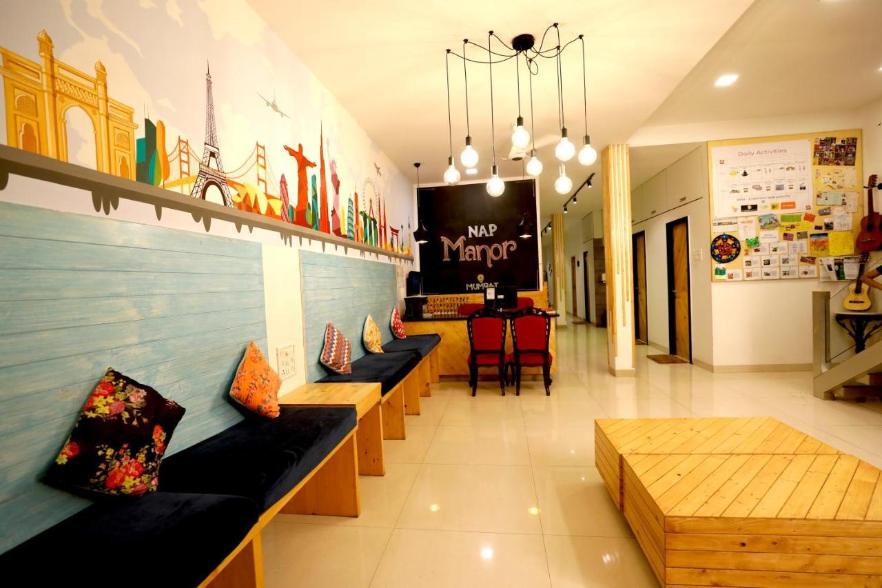 Nap Manor Hostels Mumbai  Buitenkant foto